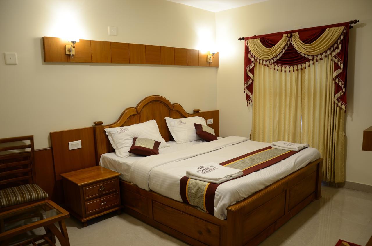 Hotel Vasantham Palace Ooty Bagian luar foto