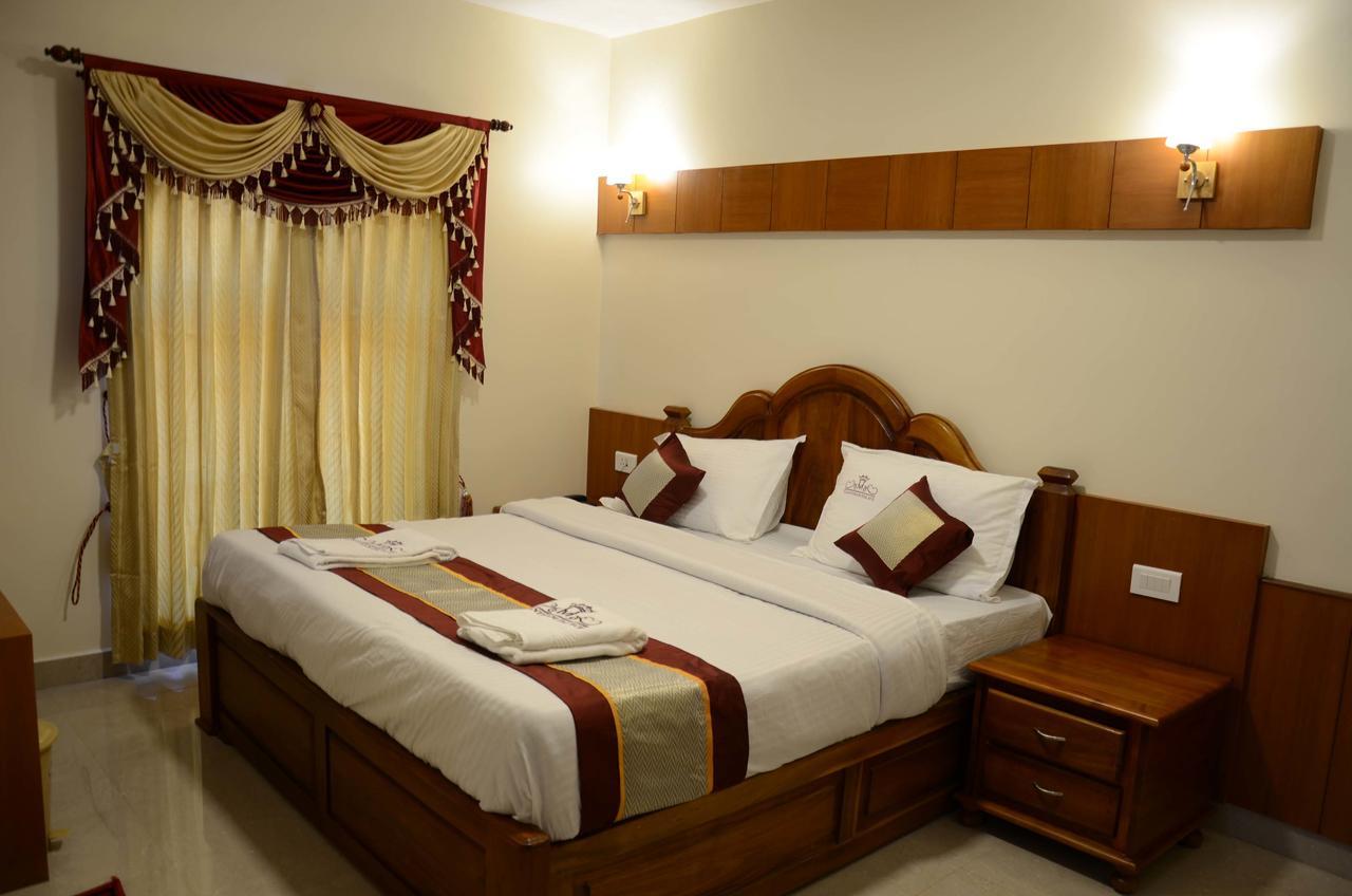 Hotel Vasantham Palace Ooty Bagian luar foto