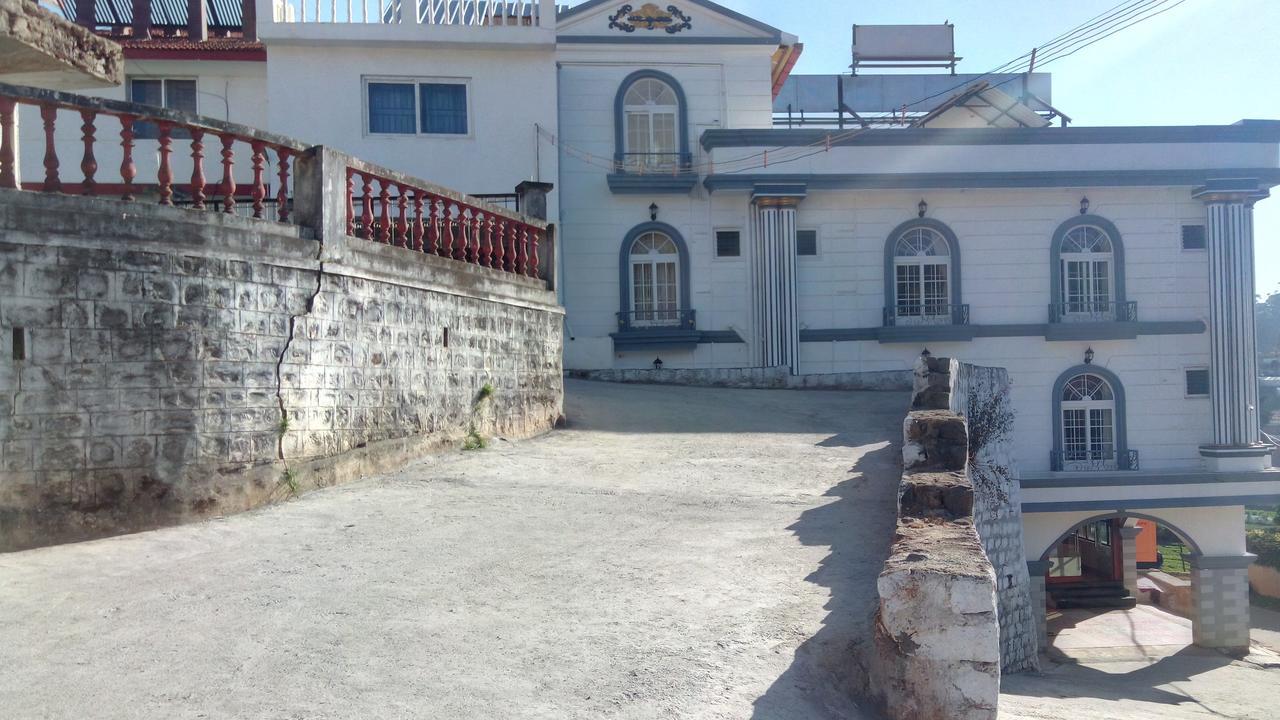 Hotel Vasantham Palace Ooty Bagian luar foto