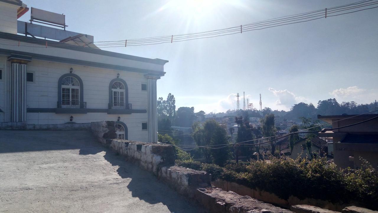 Hotel Vasantham Palace Ooty Bagian luar foto